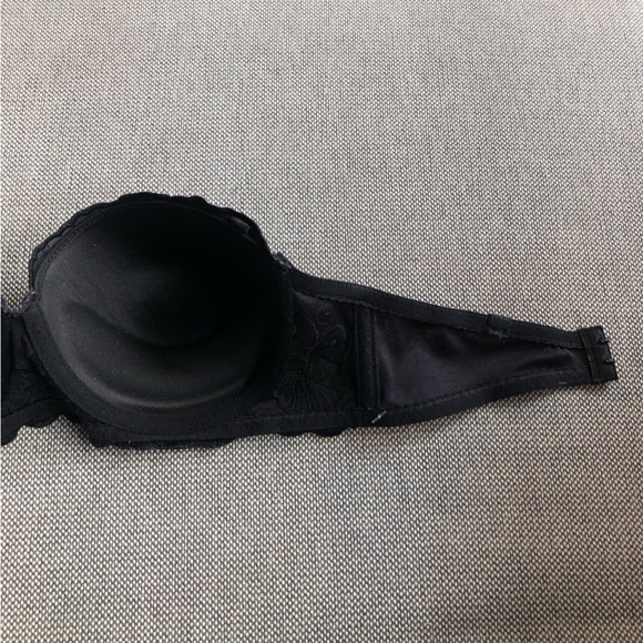 (261) Strapless Black Bra - Picture 3 of 8